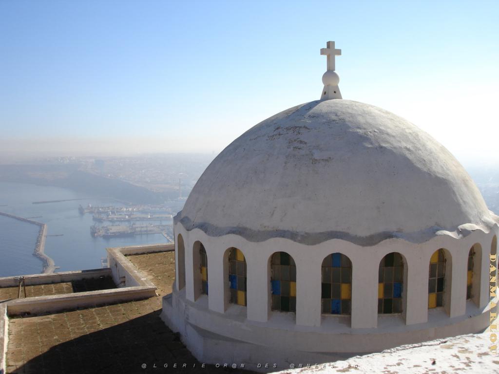 ORAN 10 2005 023 LE DOME DE NOTRE DAME DE SANTA CRUZ.JPG
